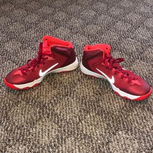 red nike basketball shoes